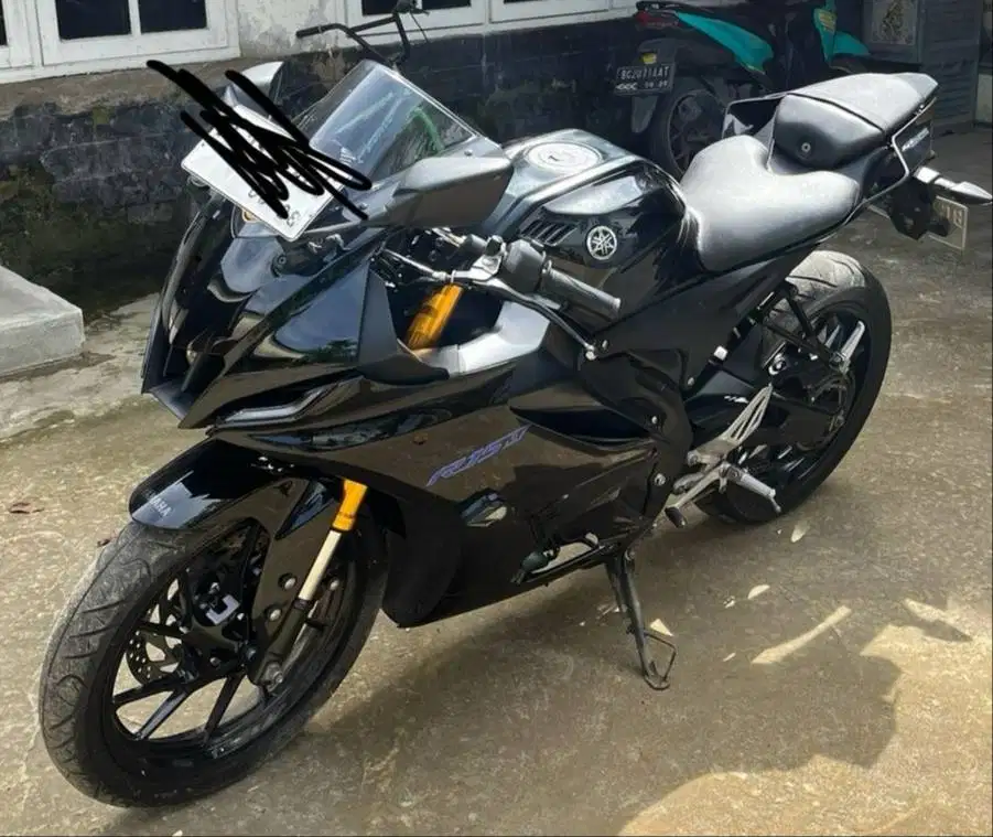 Dijual Cepat Motor R15 V4 Tahun 2022 terawat ( Surat Lengkap)