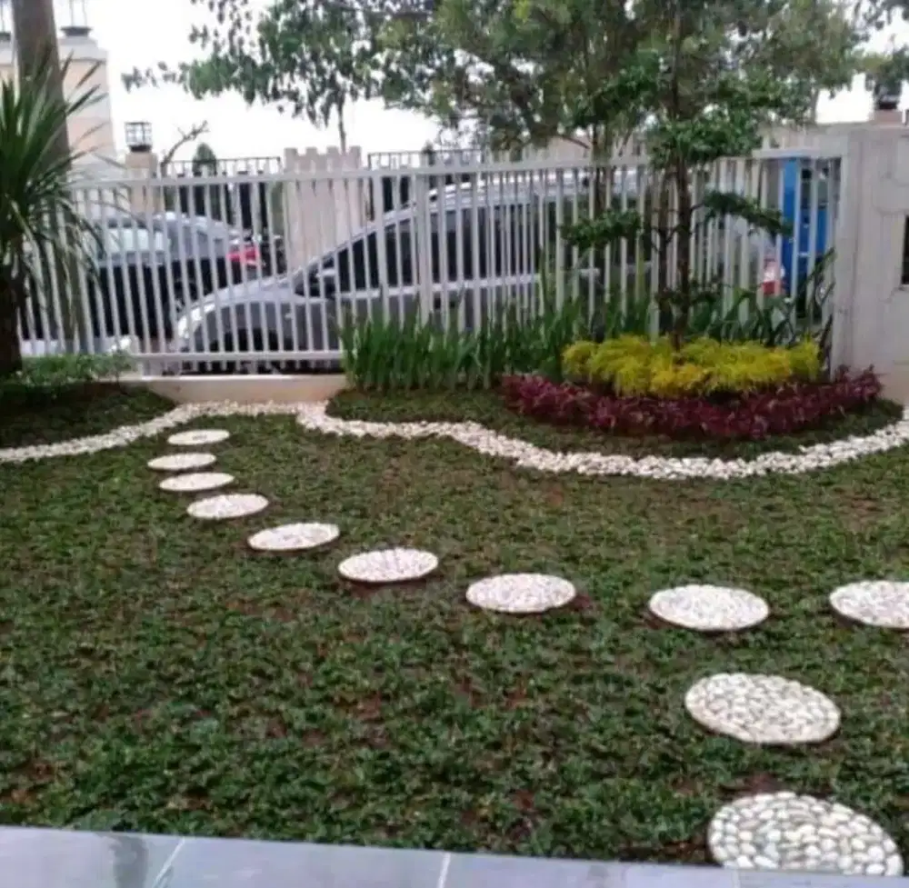 Melayani potong rumput