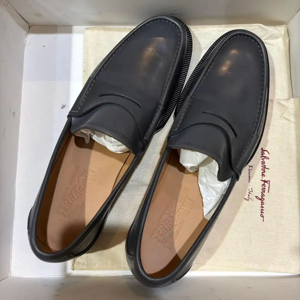 sepatu pria Salvatore Ferragamo pantopel 100% ori