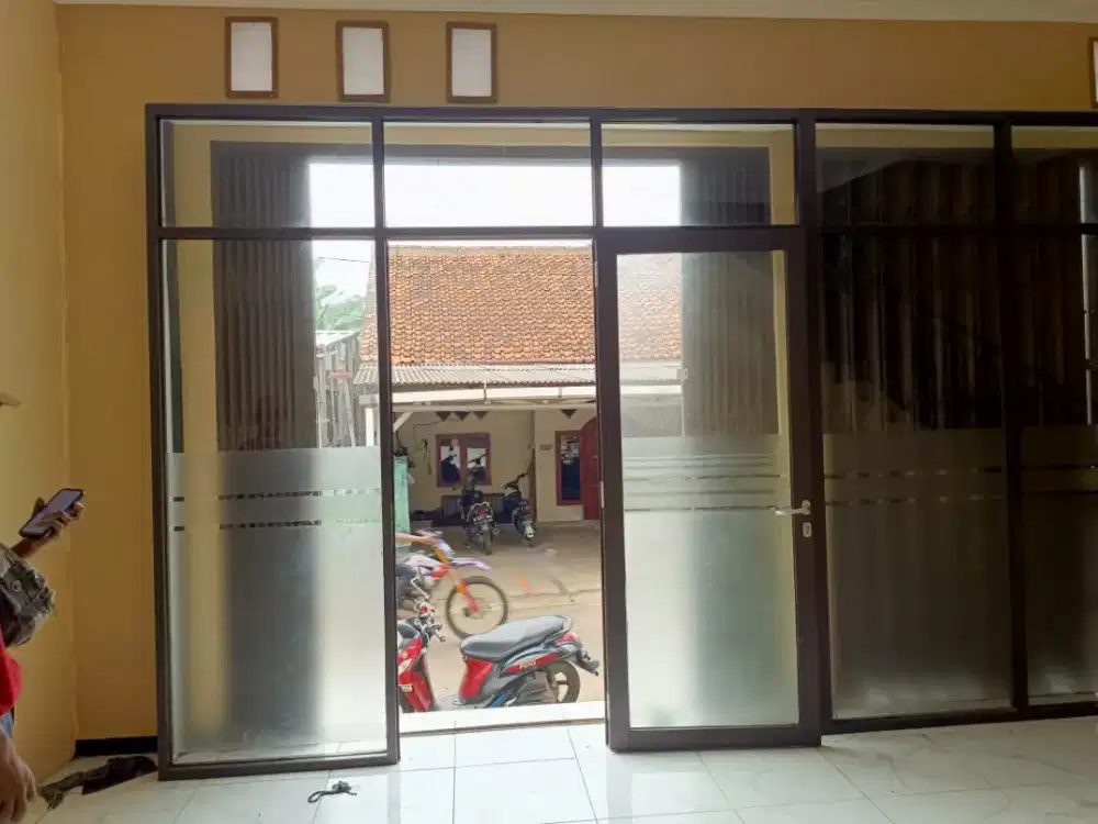 Partisi aluminium dan kaca