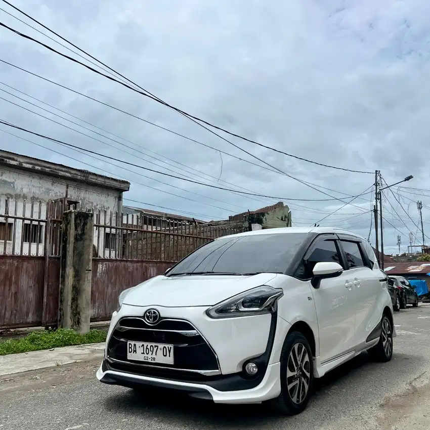 Dijual Toyota Sienta Q CVT 2017 Pemakaian 2018