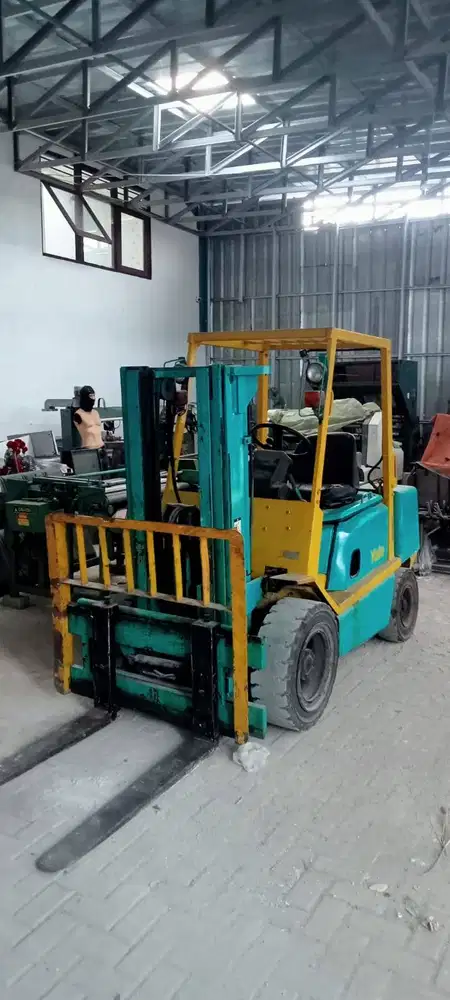 forklift 2,5 ton bensin siap pakai garpu bisa geser