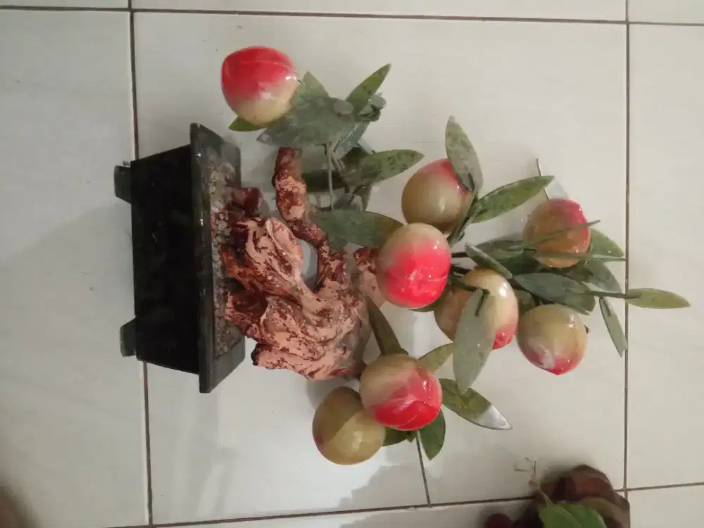 Pajangan buah TO dari batu  by China