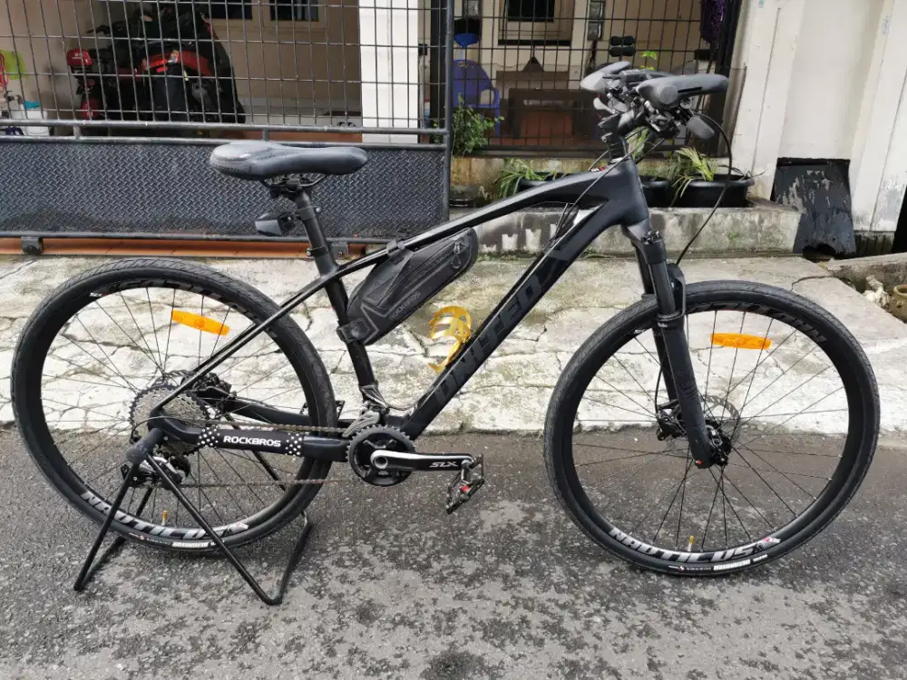 Sepeda Carbon United Kyros 2.0 Full Aksesoris
