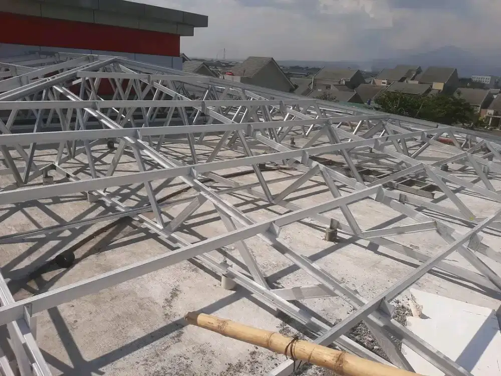 Jasa pasang atap baja ringan