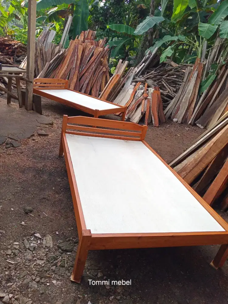 Dipan ukuran 160x200