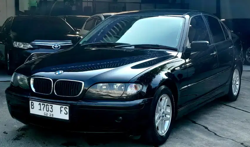 BMW 318i HITAM 2003