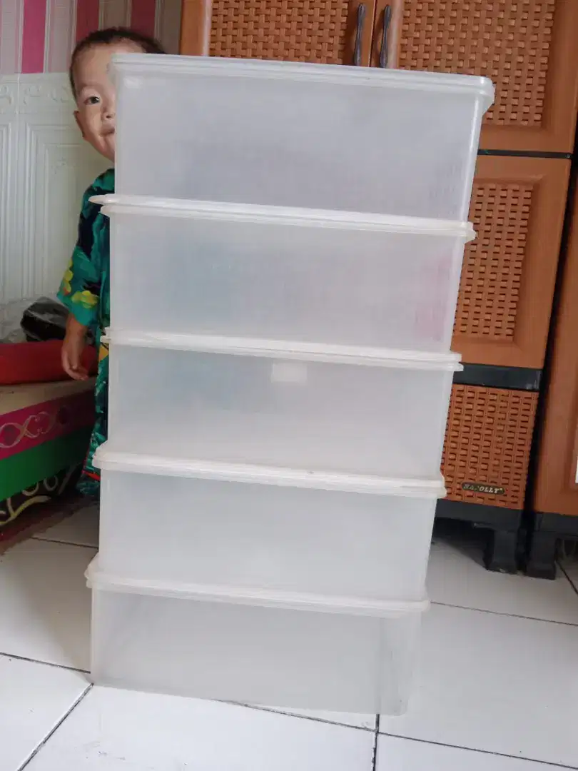 Di jual 4 box donat. box sosis bonus 2 botol saus