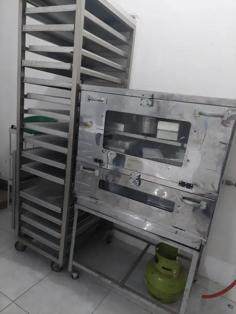 OVEN GAS, SHOWCASE, RAK DAN LOYANG ROTI