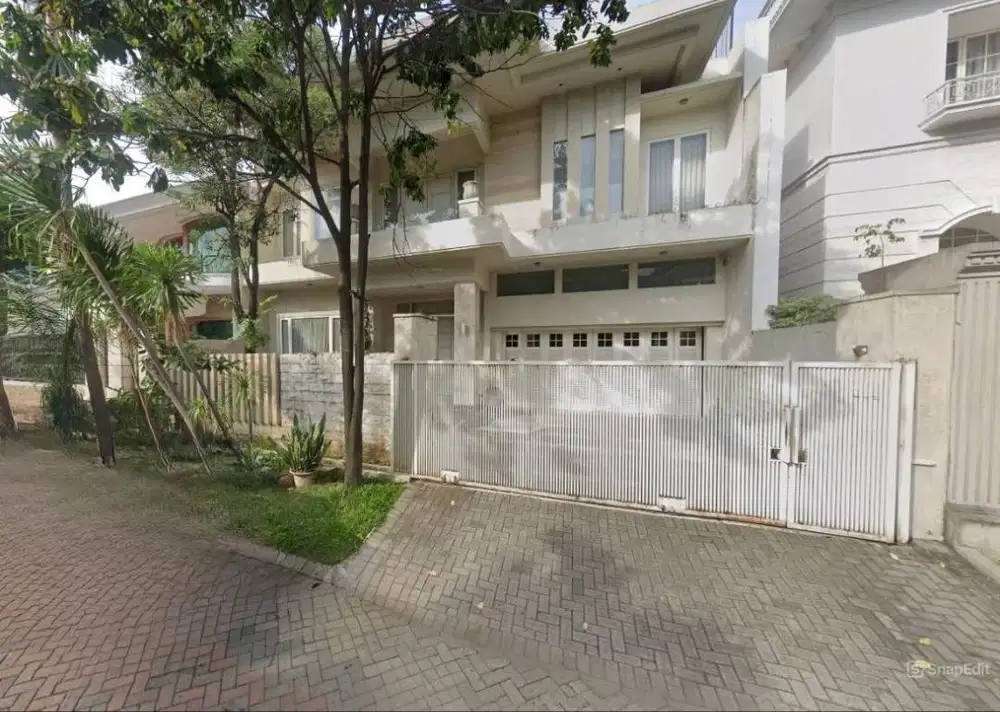 Dijual Rumah Mewah Graha Family Blok G Surabaya Barat Langka