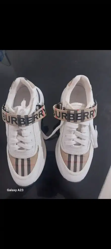Jual sepatu burberry original like new