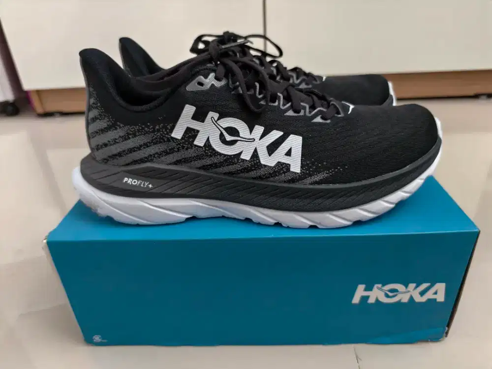 Sepatu HOKA ONE MACH 5 ORIGINAL
Size 43 1/3 (27.5 cm)