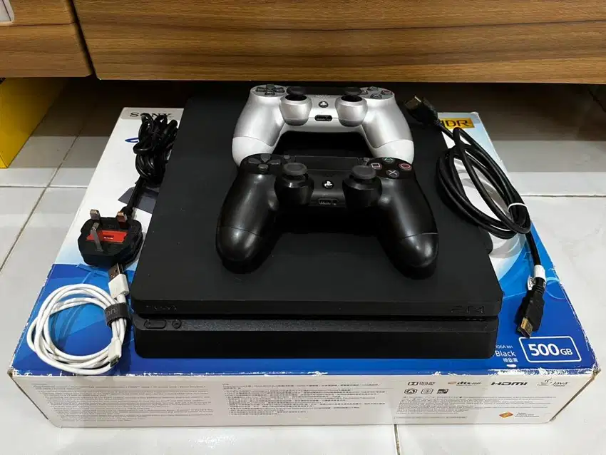 PS4 Slim 500GB + 2 Stick Ori