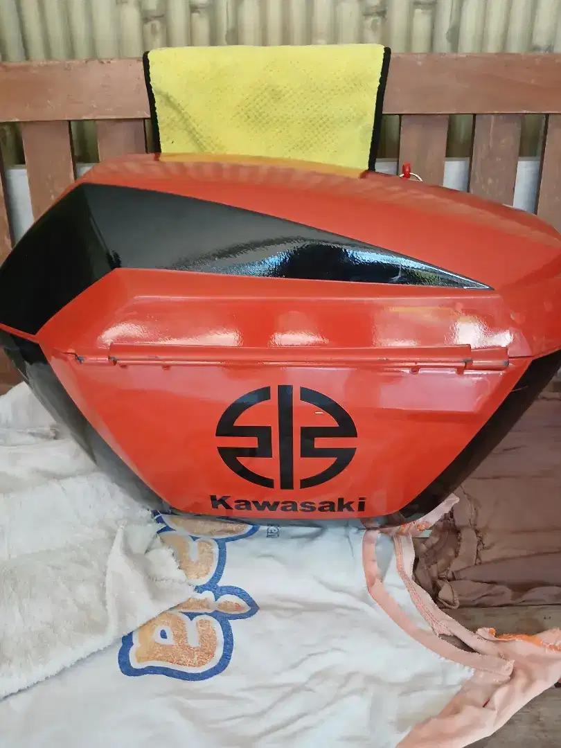Shad kotak samping motor