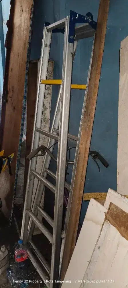 Tangga lipat alumunium