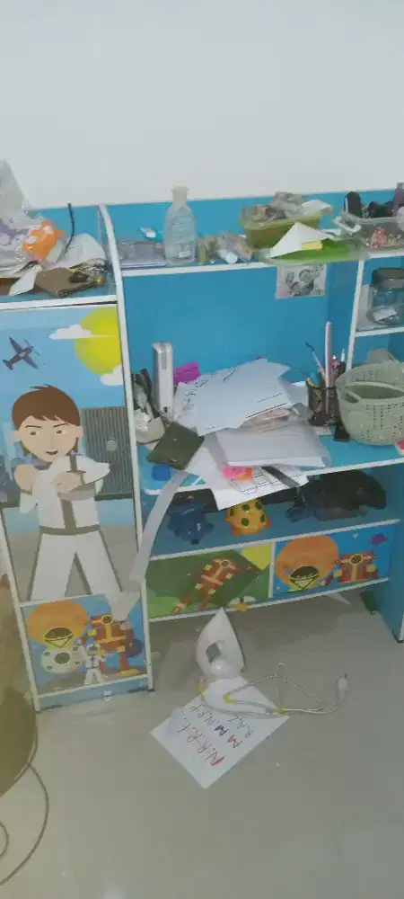 wts meja belajar karakter