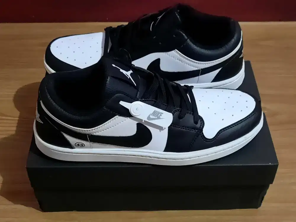 Nike Air Jordan 1 Low Black White