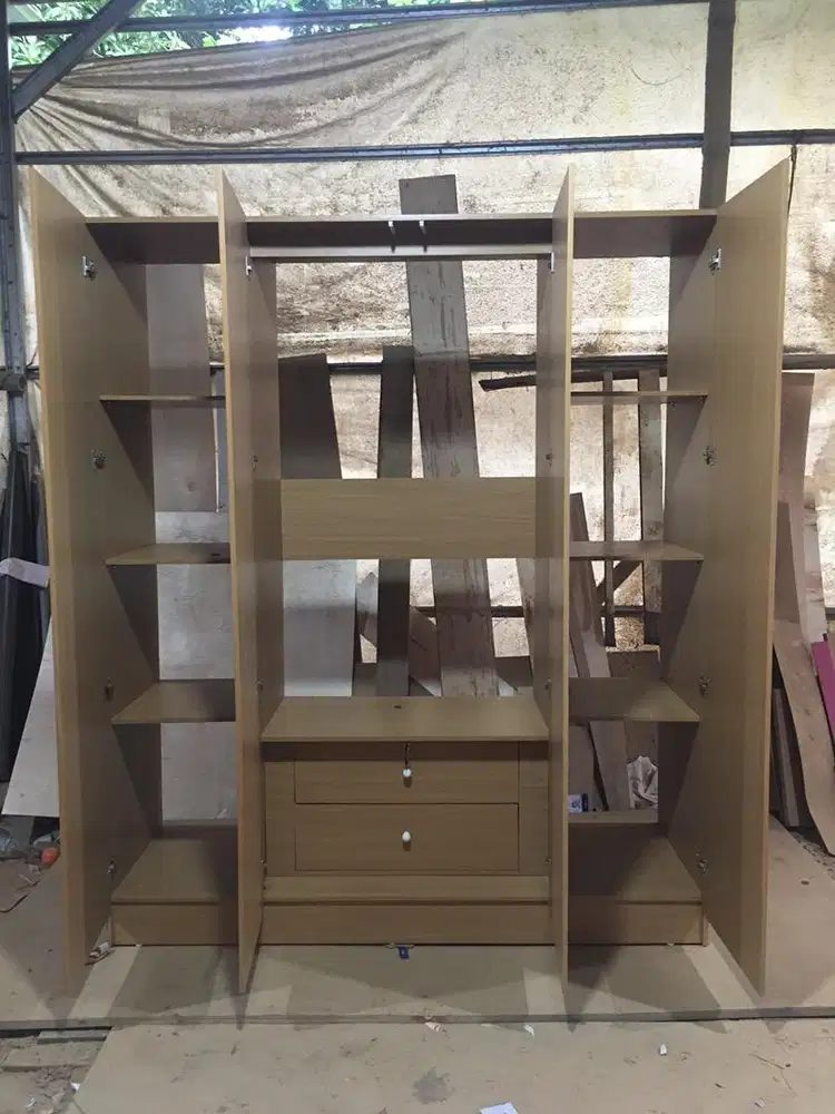 Lemari empat pintu suwing tampa kaca dengan warna bit salur