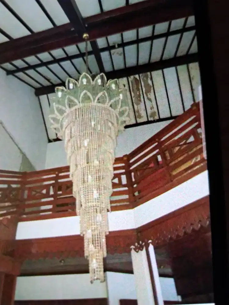 LAMPU GANTUNG KRISTAL