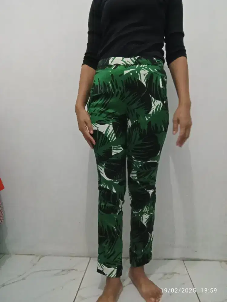Prelove celana panjang wanita bunga hijau zara