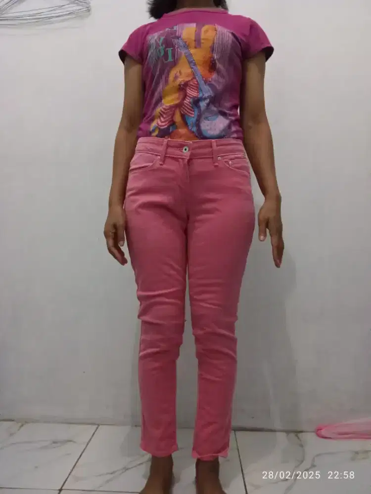 Prelove celana panjang wanita pink demi curve Levi's