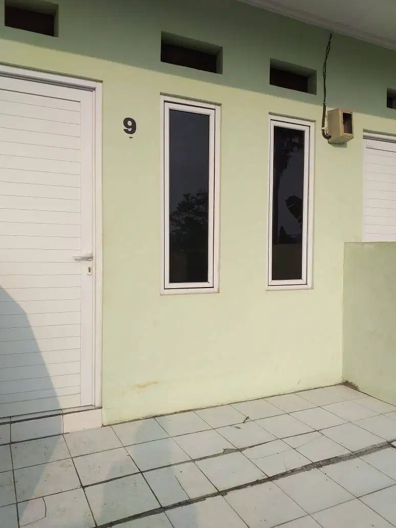 Rumah Kontrakan Hijau 1 Kamar Tidur + Lahan Parkir Cibinong
