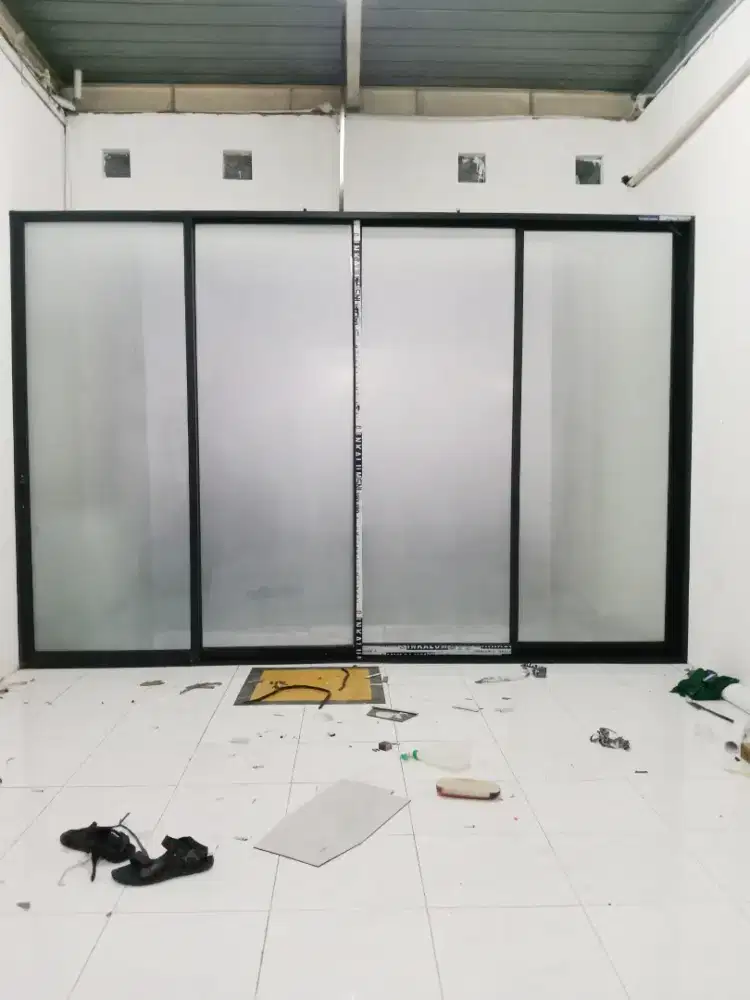 Partisi Kaca Sekat Ruangan