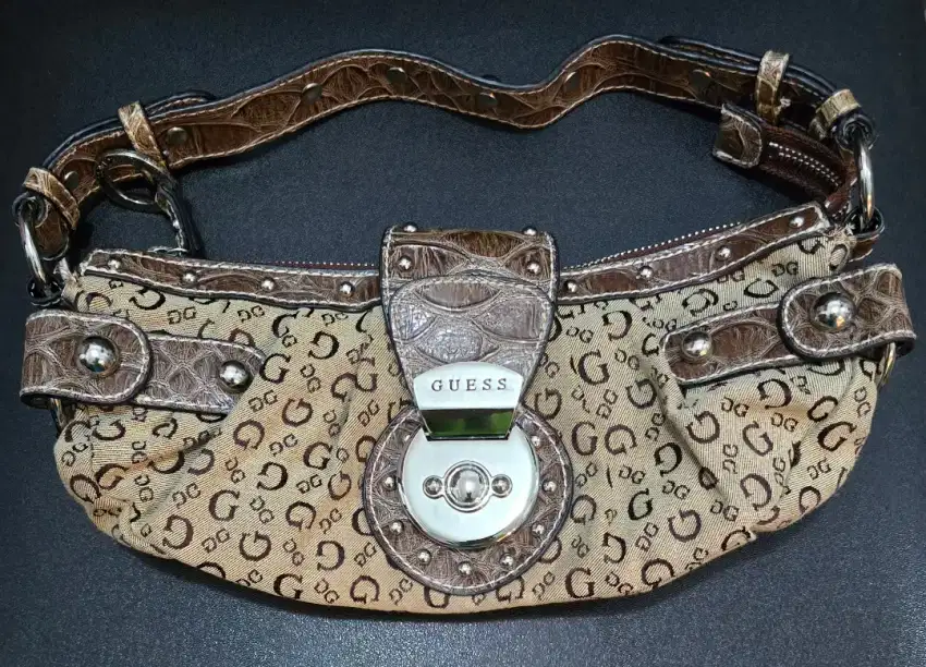 Tas Wanita Merk Guess