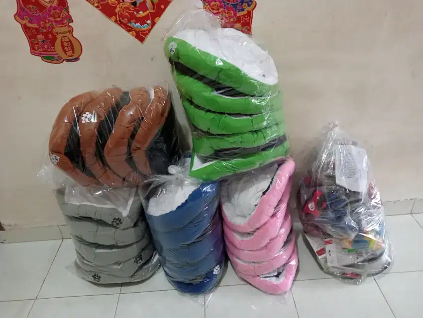 Borongan Bantal kucing dan perlengkapan
