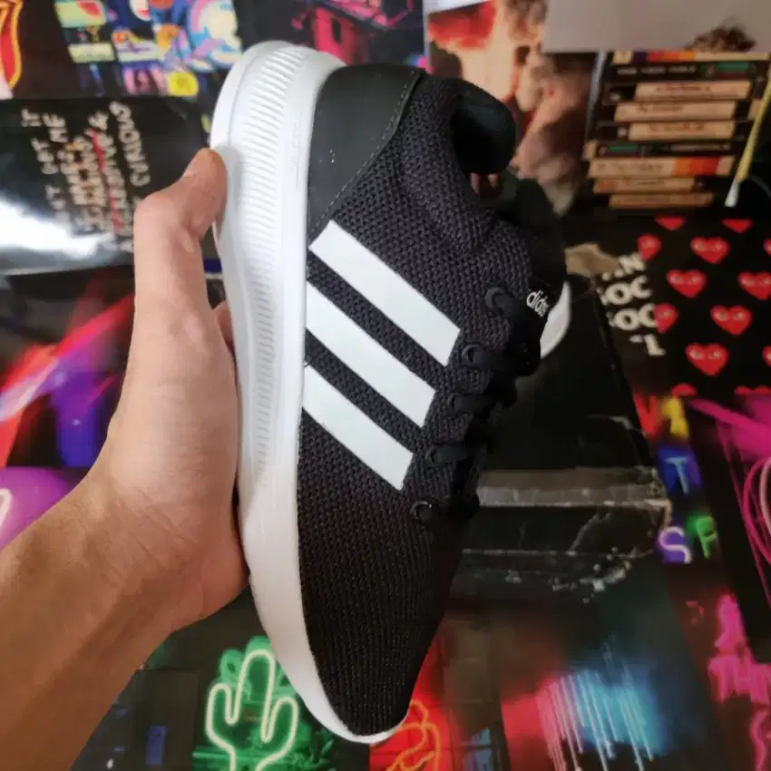 Sepatu Sneakers Running Pria Adidas Black White