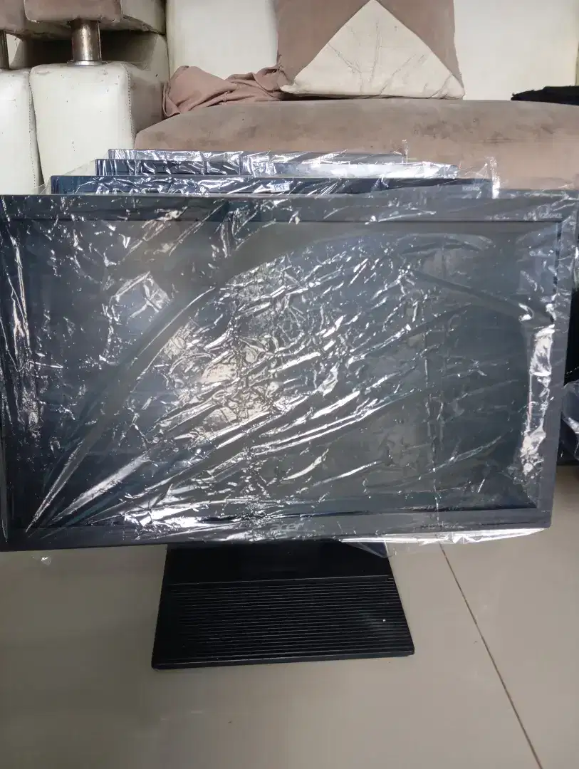 LCD monitor 20 buat cpu dan CCTV  unit import mulus like new gread A