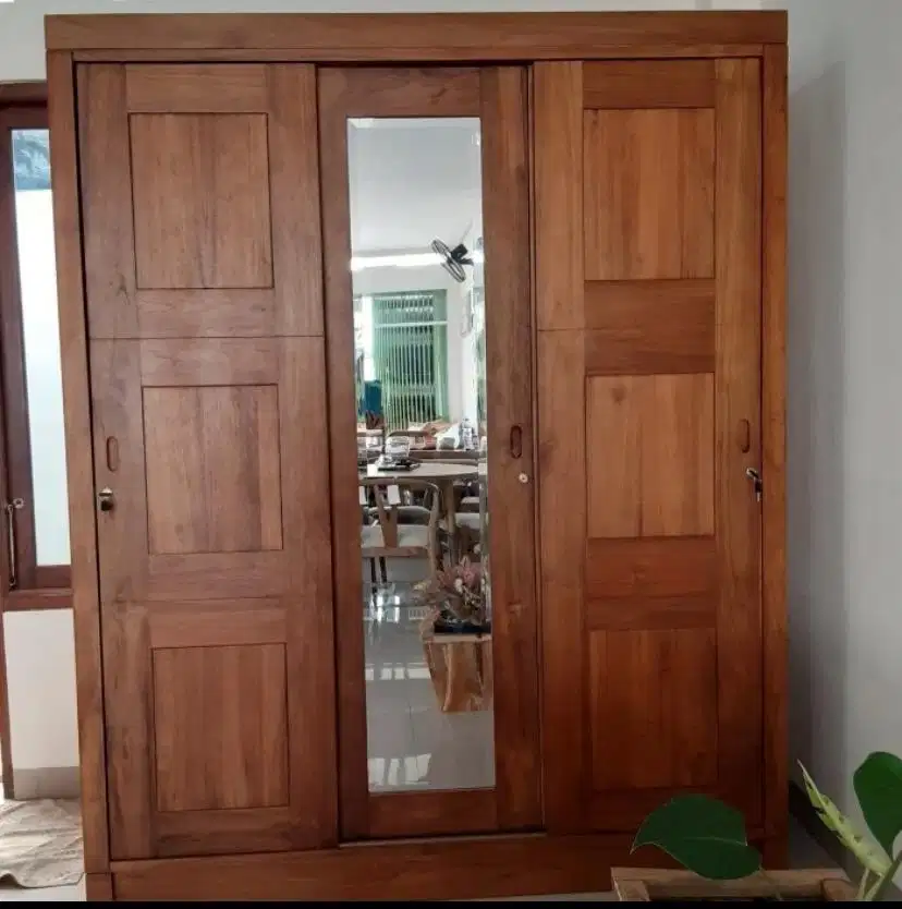 Lemari pakaian custom