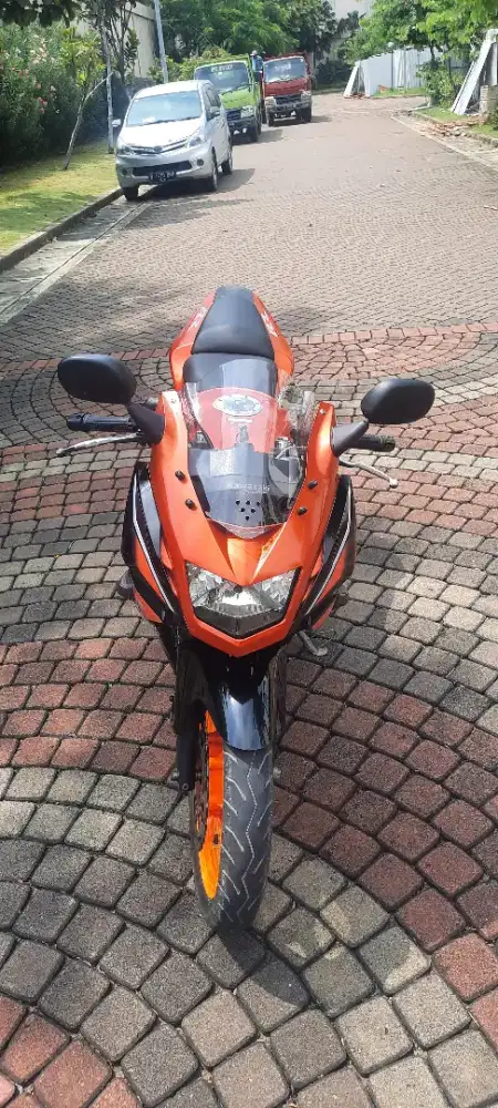 Di jual motor ninja rr tahun 2015 kilometer rendah motor jarang pake