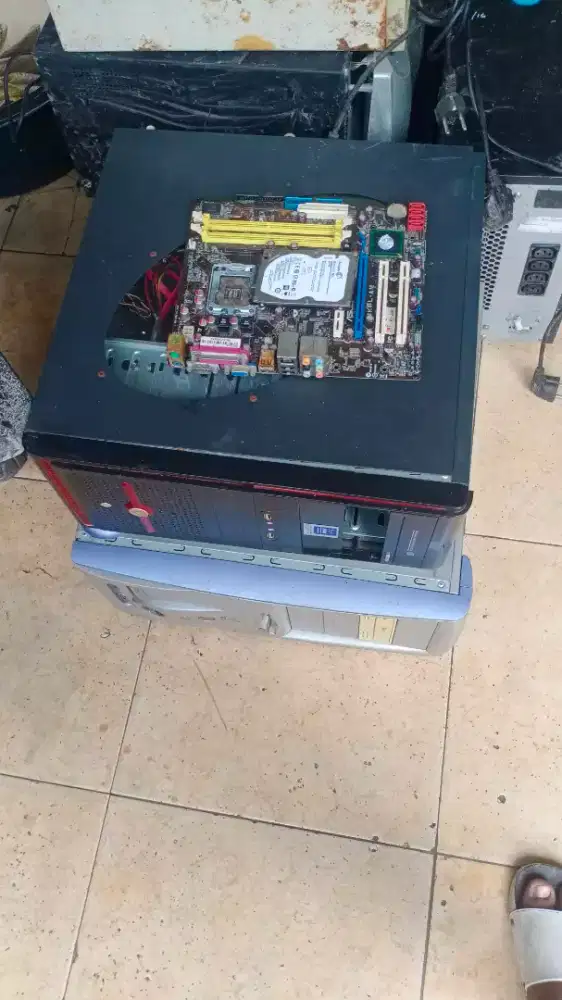 Di cari barang bekas sebanyak nya seperti komputer AC laptop printer