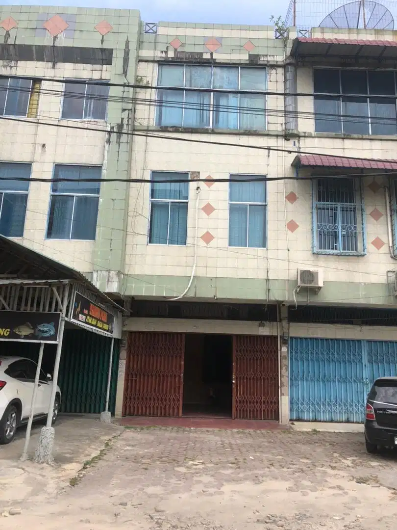 Dijual 1 Unit Ruko 3 Lantai  Sudah Siap Huni  Sudah lengkap Partisi