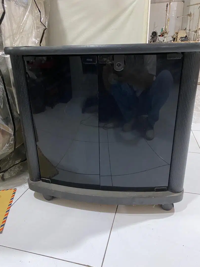 Meja tv kaca kecil