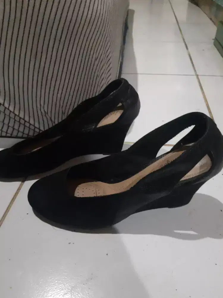 Sepatu hak ukuran 36