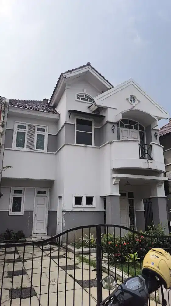 SALE NEGO Dijual Rumah 200m2 di Telaga Kahuripan Parung