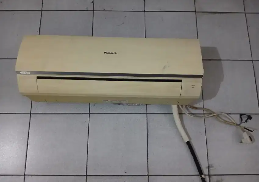 DIJUAL AC PANASONIC INVERTER 1PK LENGKAP DENGAN OUTDOOR , DINGIN .