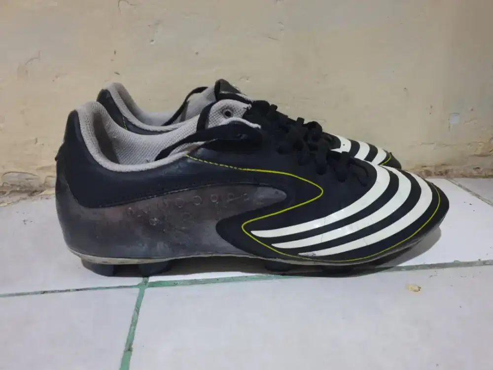 Sepatu bola Adidas F5 Tunit Original