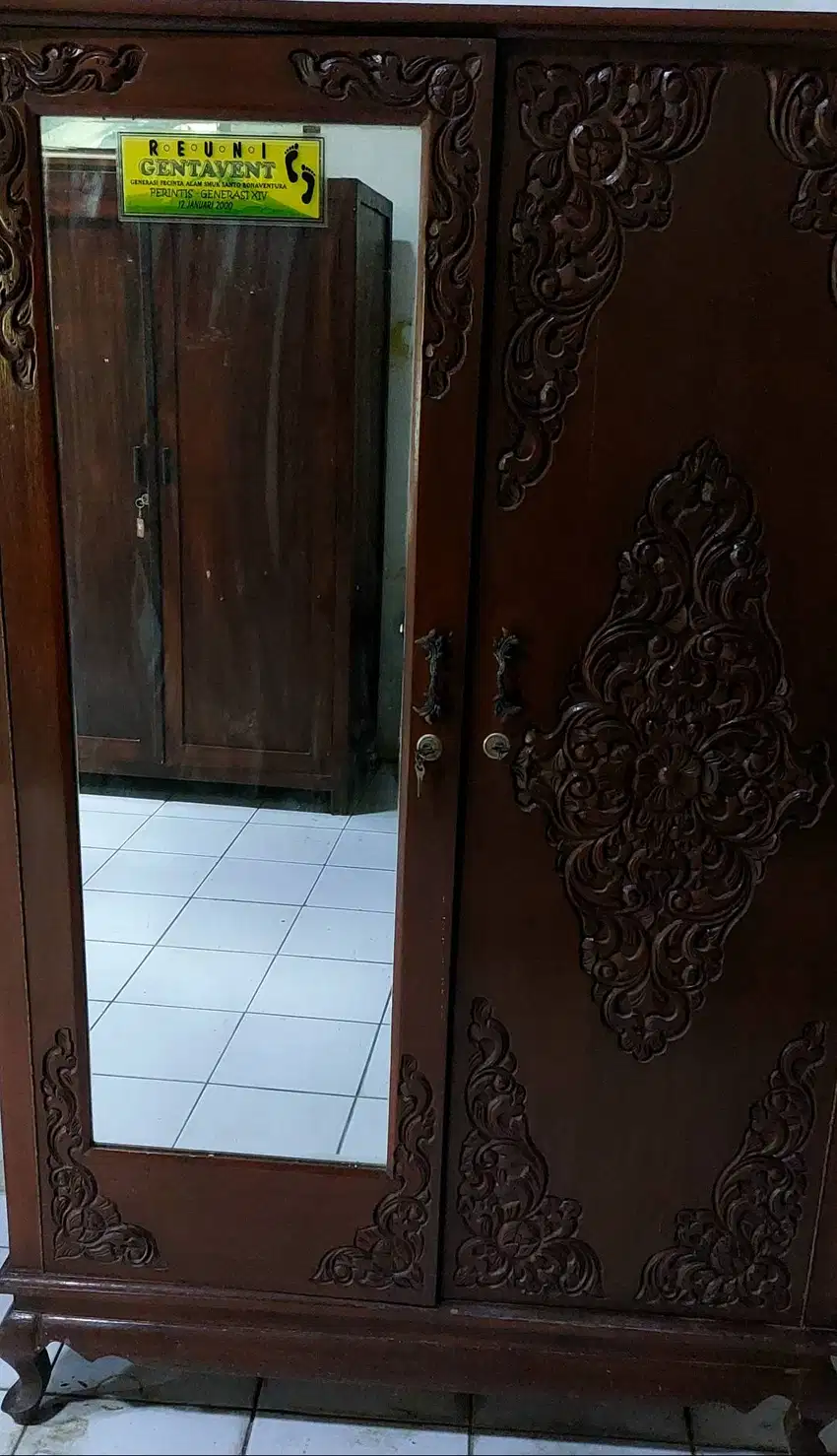 Lemari ukir seken