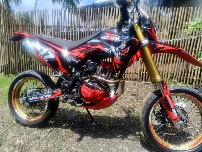 Jual 2 unit motor beat dan crf