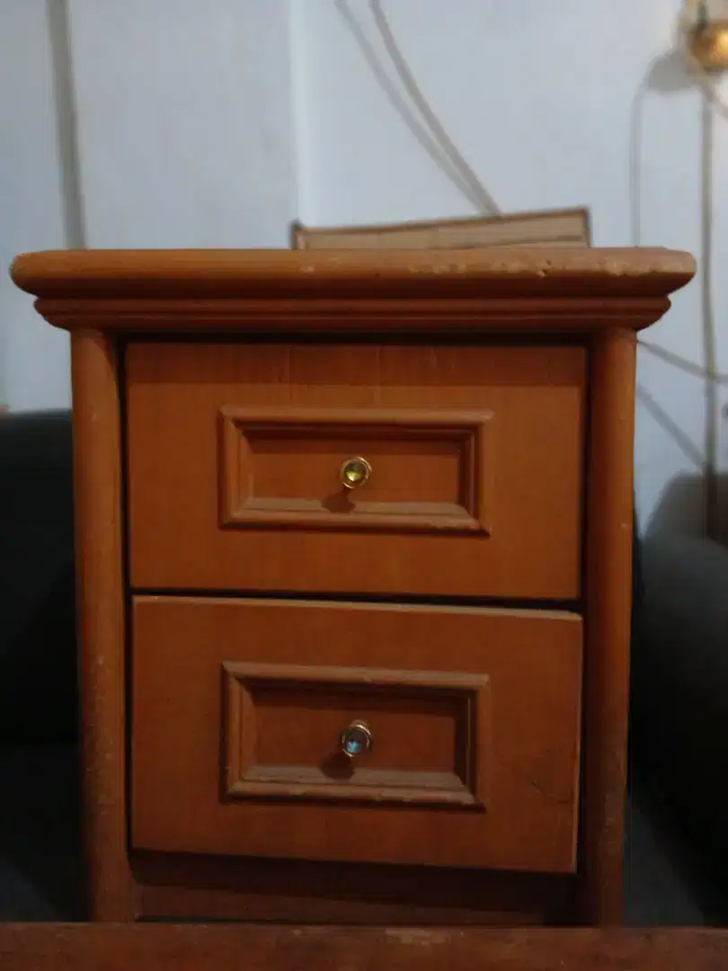 DIJUAL RAK SAMPING TEMPAT TIDUR , LACI 2 ATAS BAWAH , BAHAN KOKOH.
