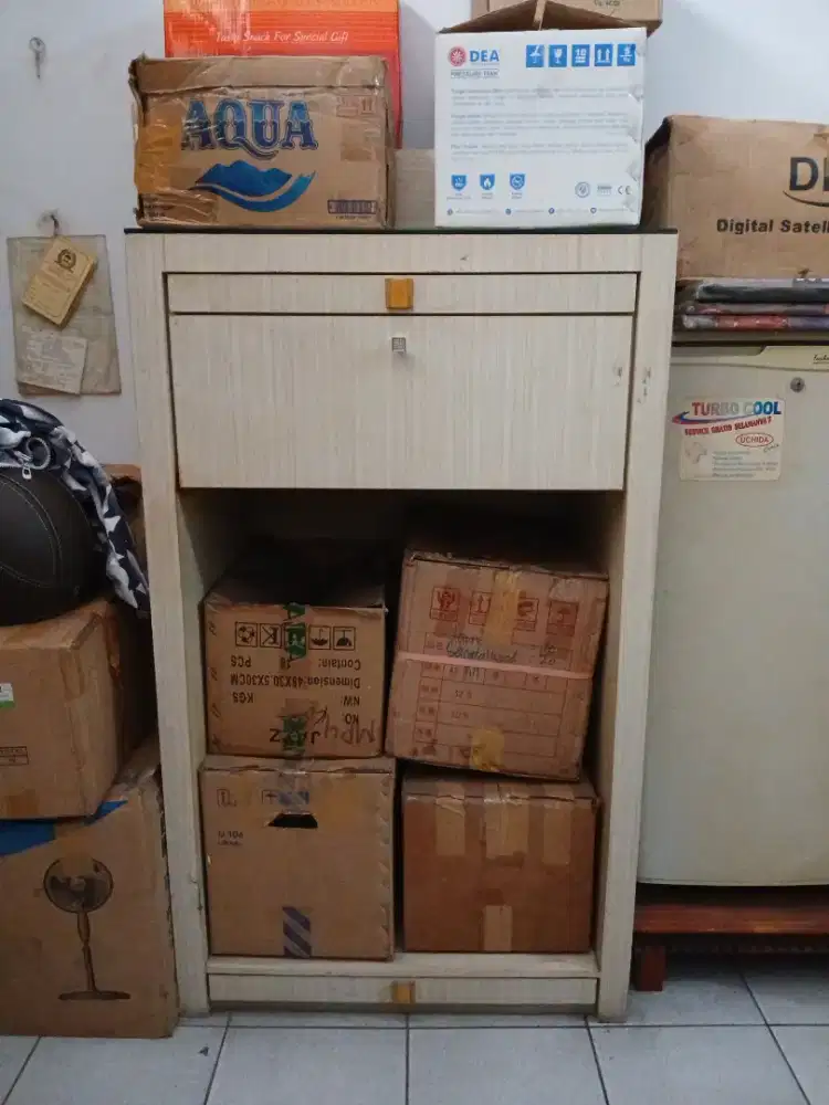 DIJUAL RAK TINGGI , BAHAN BAGUS TRIPLEX TEBAL .