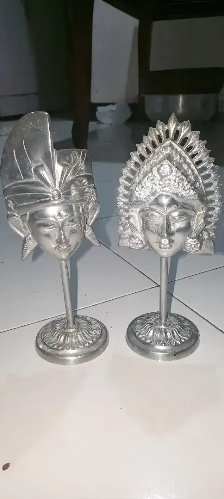 Jual sepasang topeng bali besar raja dan ratu alumunium asli dari bali