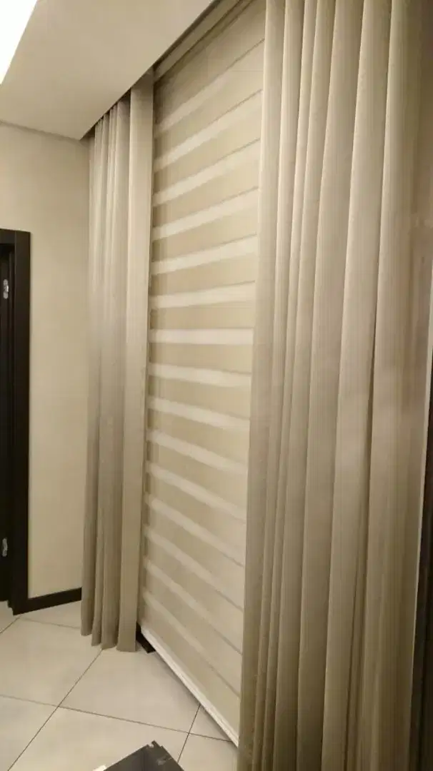 Pasang gordyn gorden murah vertikal roll blind jasa wallpaper dinding