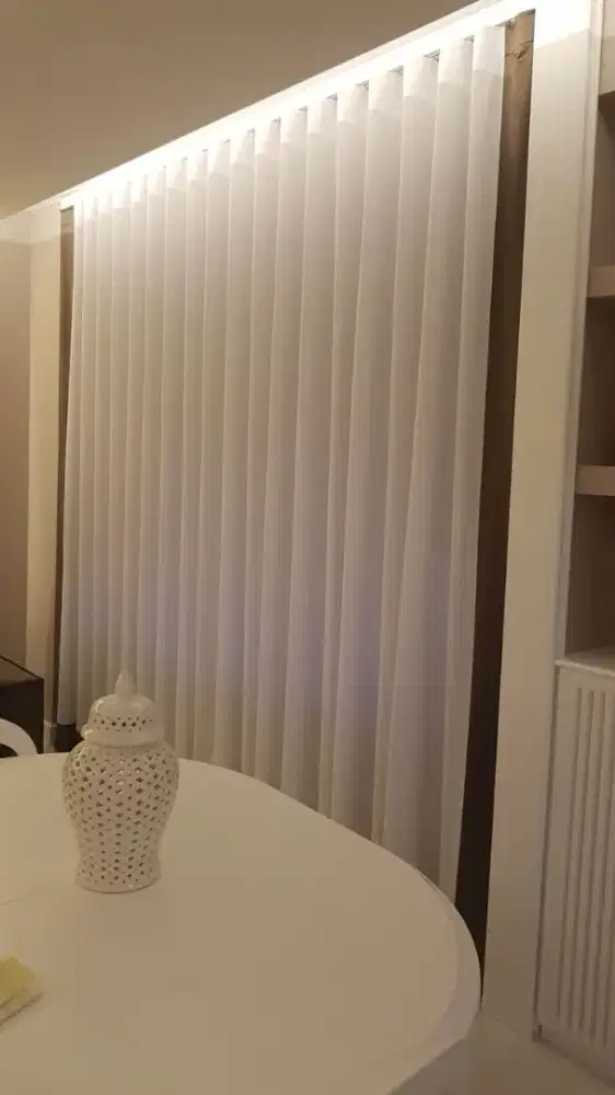 Pasang gordyn gorden murah vertikal roll blind jasa wallpaper dinding