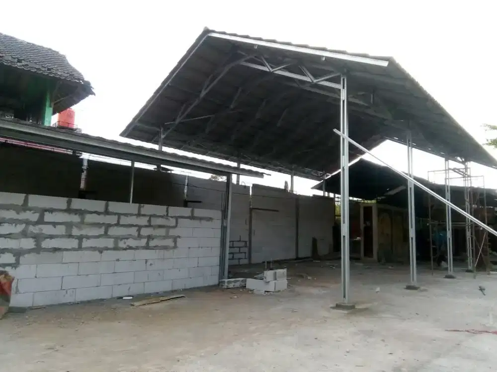 Teras kanopi bajaringan dan gudang terpasang