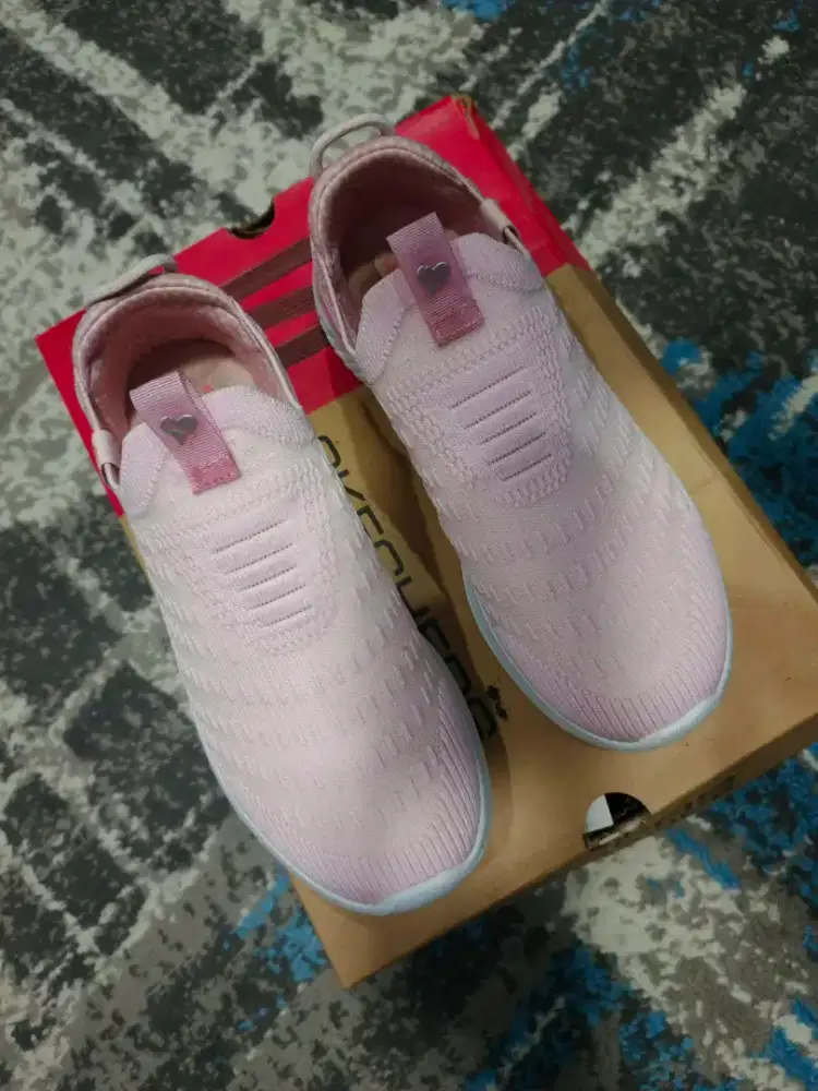 Sepatu Skechers Bekas Anak Perempuan, Original dan LikeNew (Bandung)