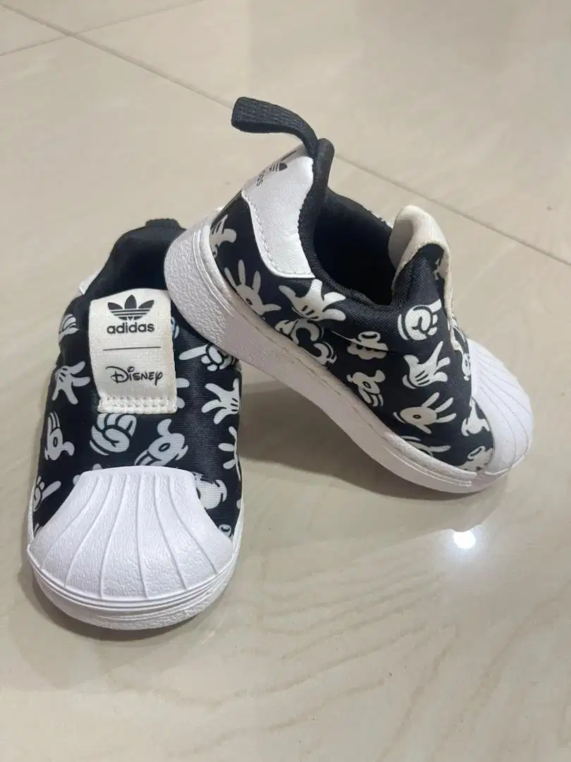 Adidas x disney mickey superstar (size 19)
